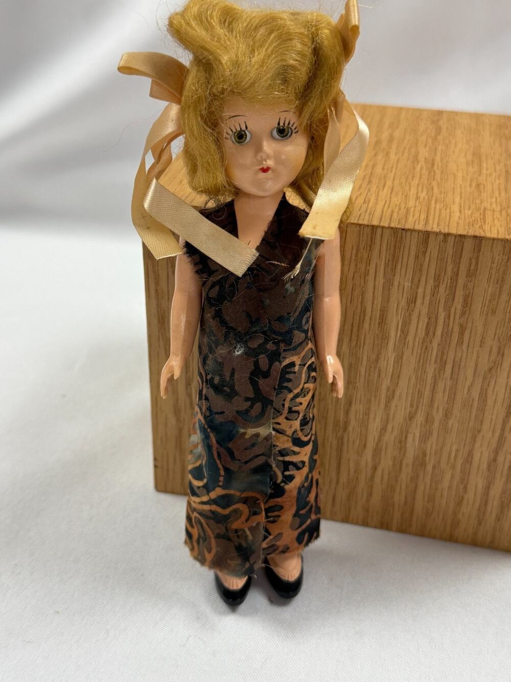 Vintage Ethnic Costume Doll Unmarked Sleep Eyes Inch Free Standing Leopard